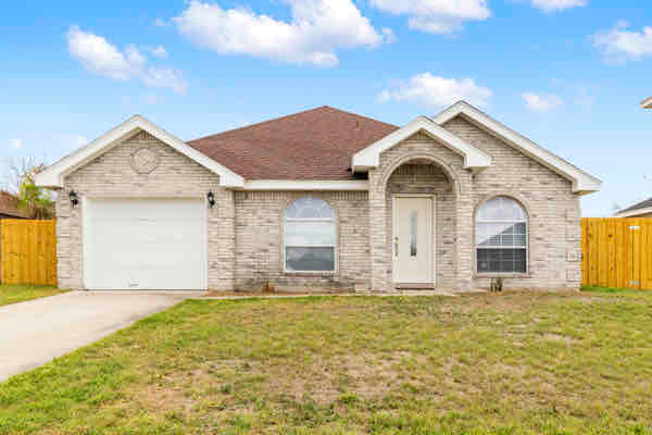 5001 Retama St in Edinburg, TX - Building Photo