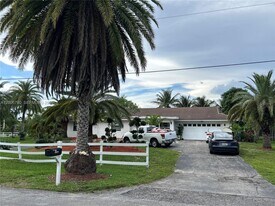 11781 NW 14th St in Plantation, FL - Building Photo