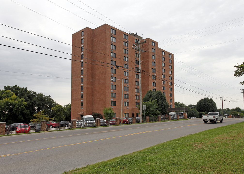 Cumberland View Towers in Madison, TN - Foto de edificio