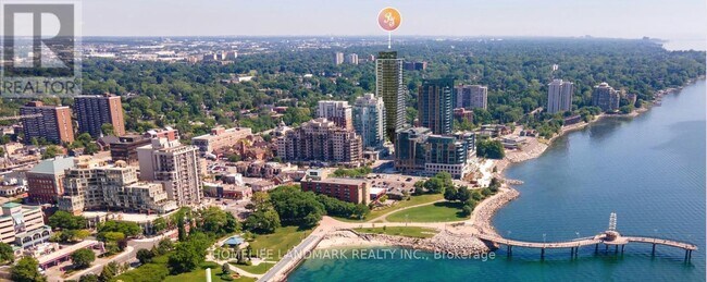 2075 Lakeshore Rd. in Burlington, ON - Building Photo - Building Photo