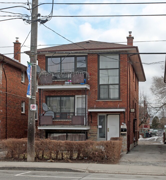 389 Royal York Rd in Toronto, ON - Building Photo
