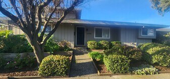 6940 Reichmuth Way in Sacramento, CA - Building Photo