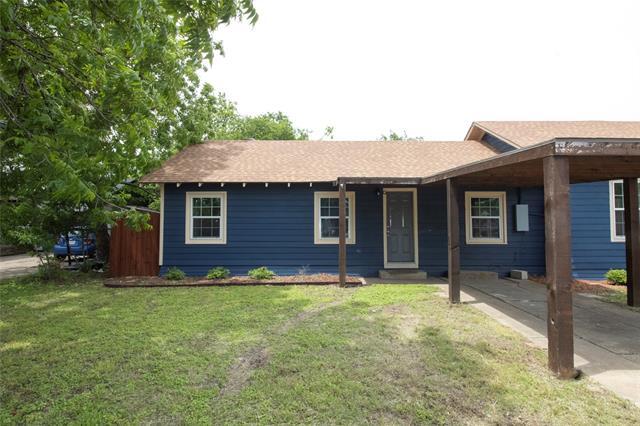 200 Peters St in Waxahachie, TX - Building Photo
