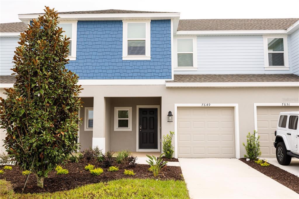 7649 WATERSCAPE Dr in Groveland, FL - Building Photo