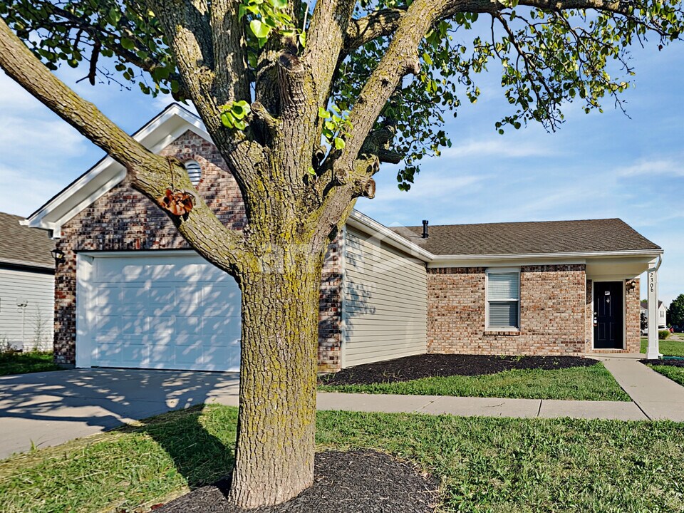 2306 Westmere Dr in Plainfield, IN - Building Photo