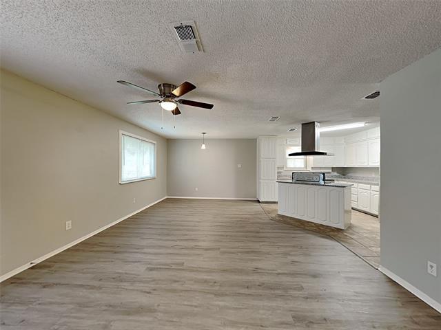 245 NE Craig St in Burleson, TX - Building Photo - Building Photo