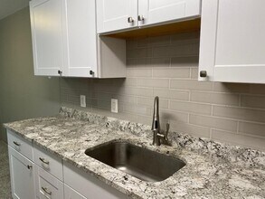 8 Village Hill Ln in Natick, MA - Building Photo - Building Photo