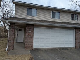 7654 Woodlawn Dr in Mounds View, MN - Building Photo