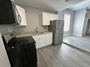313 E Henry St-Unit -D in Savannah, GA - Building Photo - Building Photo
