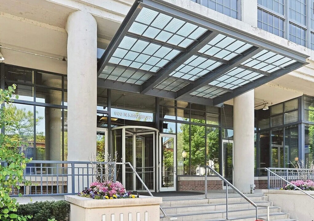 900 N Kingsbury St in Chicago, IL - Building Photo