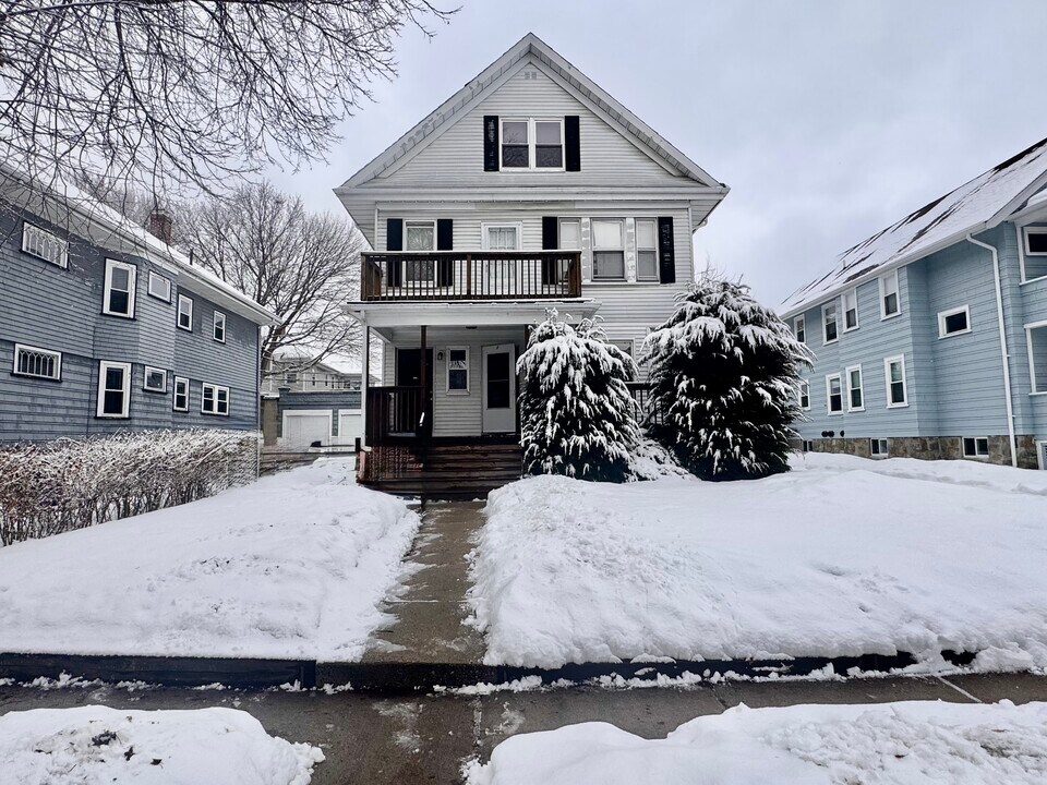 129 Redlands Rd, Unit 1 in Boston, MA - Foto de edificio