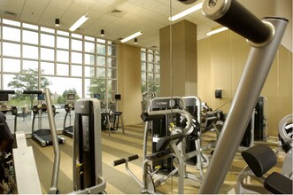 8 Museum Way, Unit 909 in Cambridge, MA - Building Photo - Building Photo
