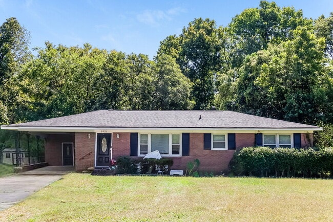 1021 Sylvia Cir