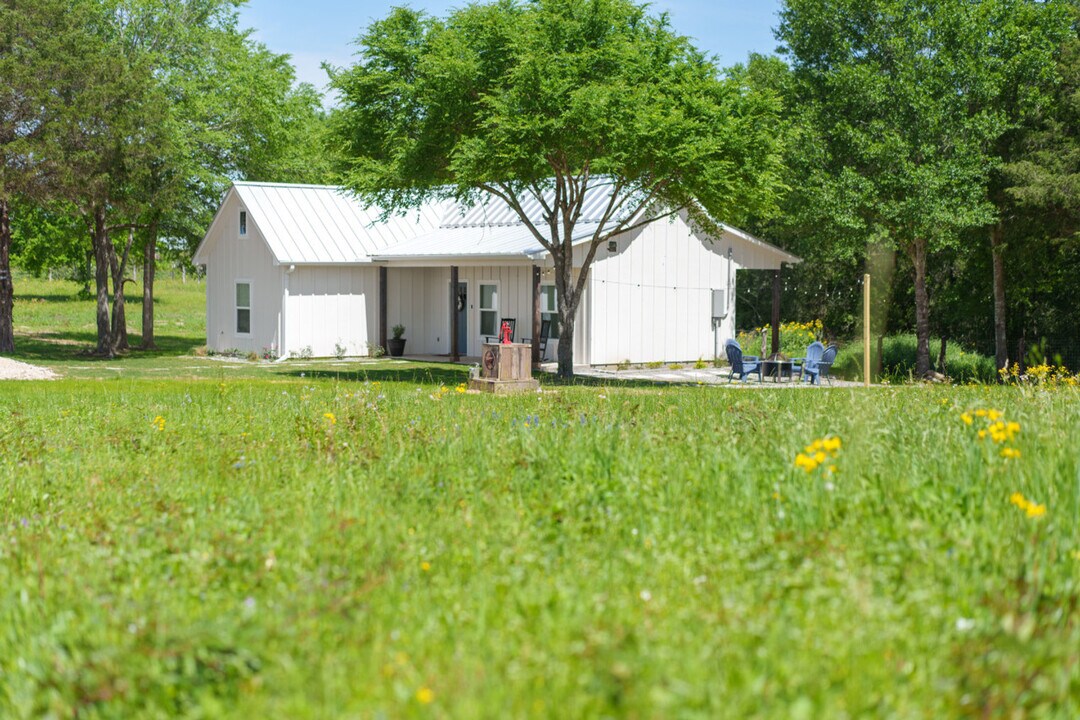 8300 Lone Star Rd in Washington, TX - Building Photo