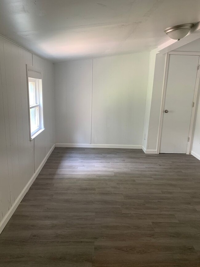 property at 902 E Garfield St