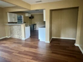 1311 Pershing St in Baytown, TX - Building Photo
