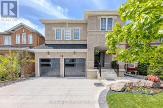 6 Linderwood Dr in Brampton, ON - Building Photo - Building Photo