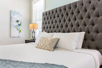 1218 Carondelet St in New Orleans, LA - Foto de edificio - Building Photo