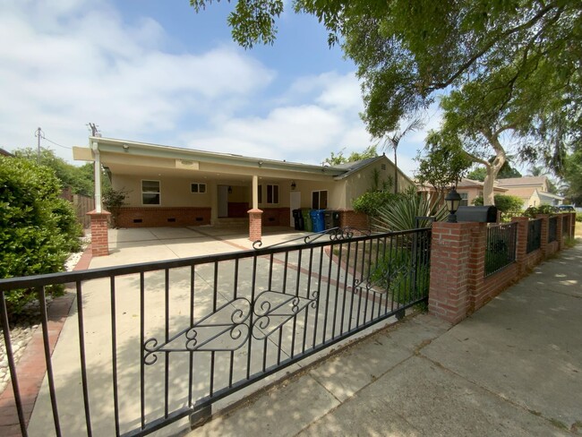 6839 Enfield Ave in Los Angeles, CA - Building Photo - Building Photo