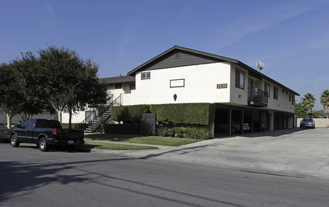 Carbon Creek Apartments in Anaheim, CA - Foto de edificio