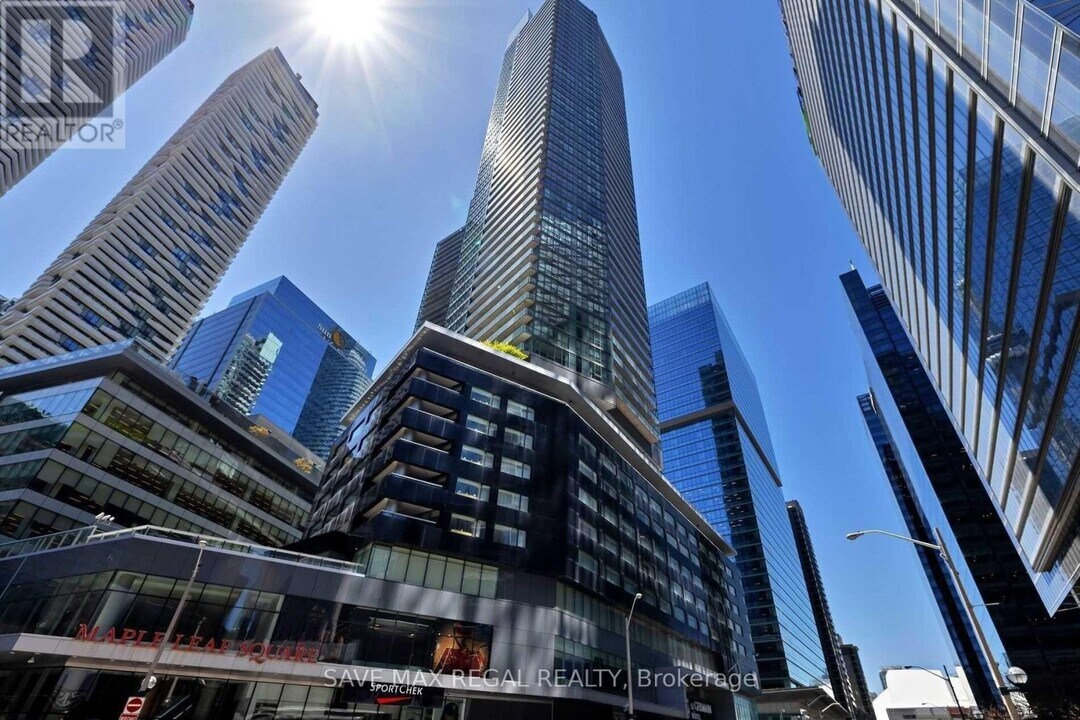 65-2565 Bremner Blvd in Toronto, ON - Building Photo