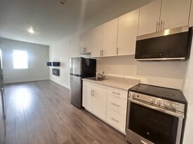 430 5th St in Courtenay, BC - Building Photo