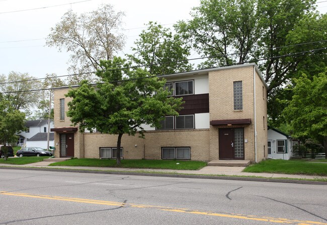 2606 Hennepin Ave E in Minneapolis, MN - Foto de edificio - Building Photo