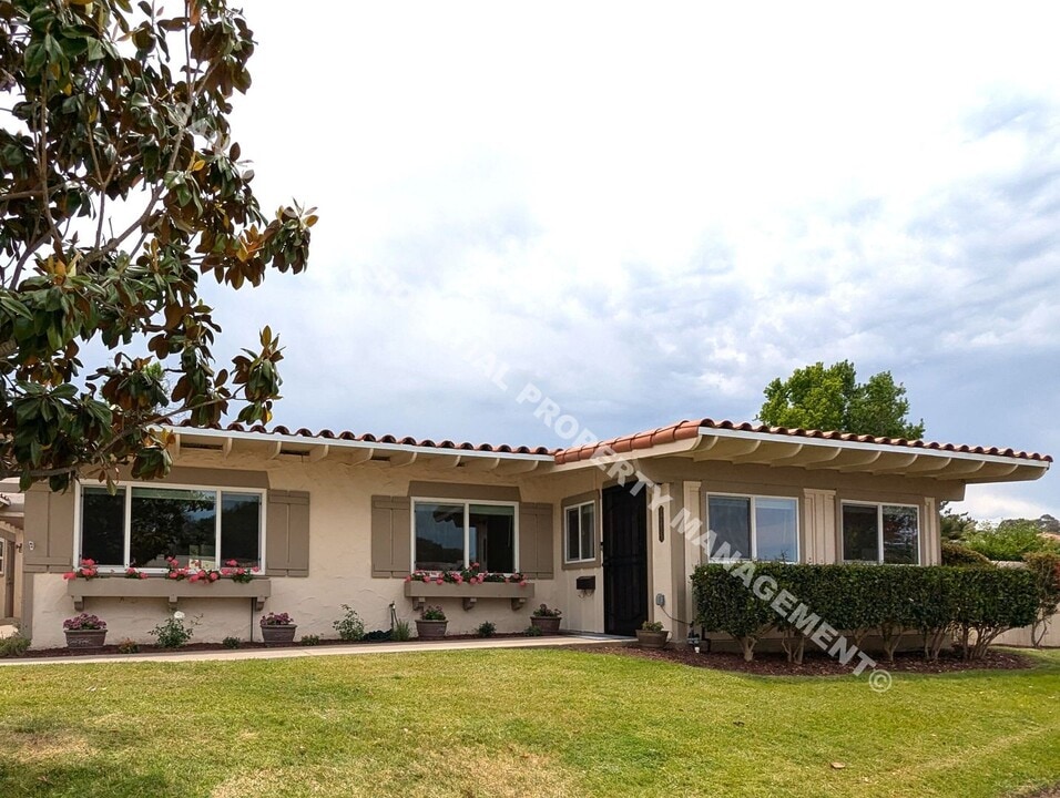 12435 Rios Rd in San Diego, CA - Building Photo