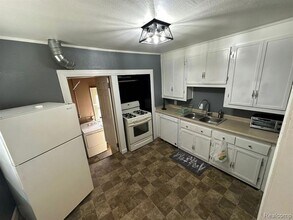 5697 Mayburn St in Dearborn Heights, MI - Building Photo - Building Photo