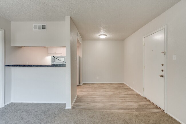 Woodland Apts San Antonio in San Antonio, TX - Foto de edificio - Building Photo