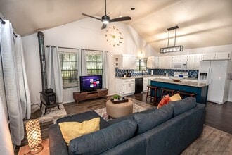 28160 Windwood Dr E in Boerne, TX - Building Photo - Building Photo