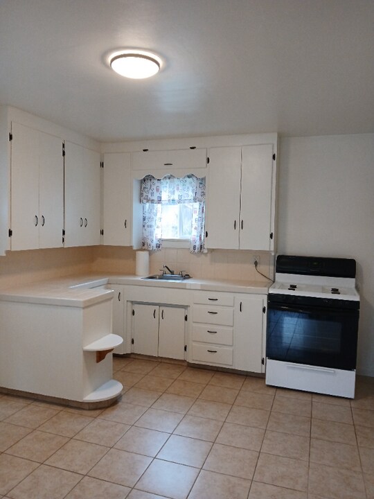 823 El Terino Ave in Modesto, CA - Building Photo