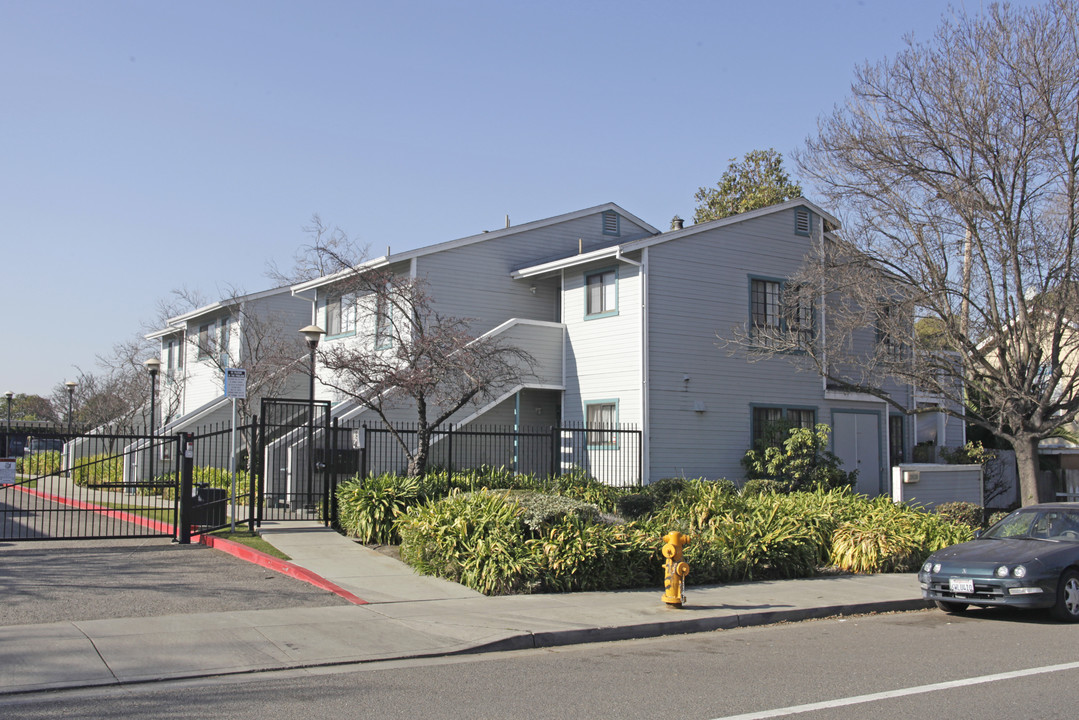 29539 Dixon St in Hayward, CA - Building Photo