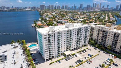 2841 NE 163rd St in North Miami Beach, FL - Building Photo - Building Photo