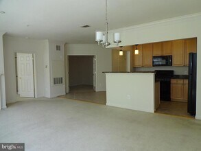 4950 Brenman Park Dr in Alexandria, VA - Building Photo - Building Photo