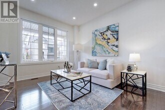 28 Township Ave in Richmond Hill, ON - Building Photo - Building Photo