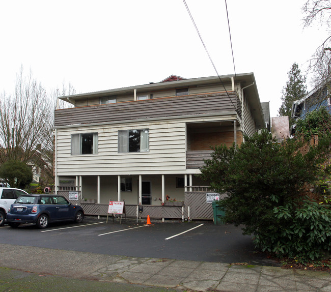 1916 N 44th St in Seattle, WA - Building Photo - Building Photo