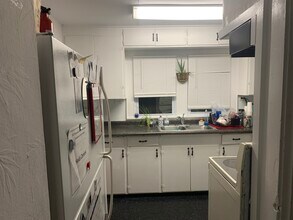 1526 3rd St, Unit Bedroom 1 in Charleston, IL - Building Photo - Building Photo
