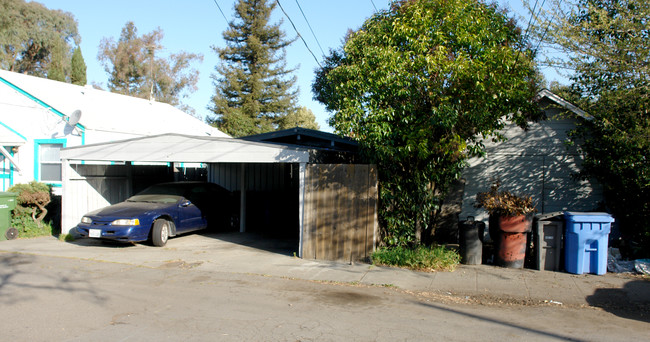 143 Scott St in Santa Rosa, CA - Building Photo - Building Photo