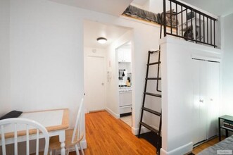 328 E 74th St in New York, NY - Building Photo - Building Photo