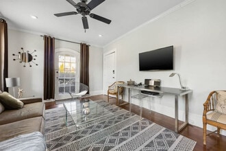 536 Hawthorne Ln in Charlotte, NC - Foto de edificio - Building Photo