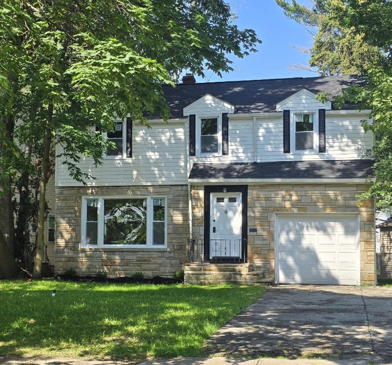 2300 Wrenford Rd in University Heights, OH - Building Photo