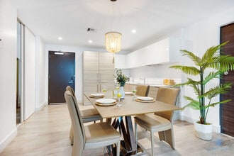 777 N Ocean Dr in Hollywood, FL - Building Photo - Building Photo