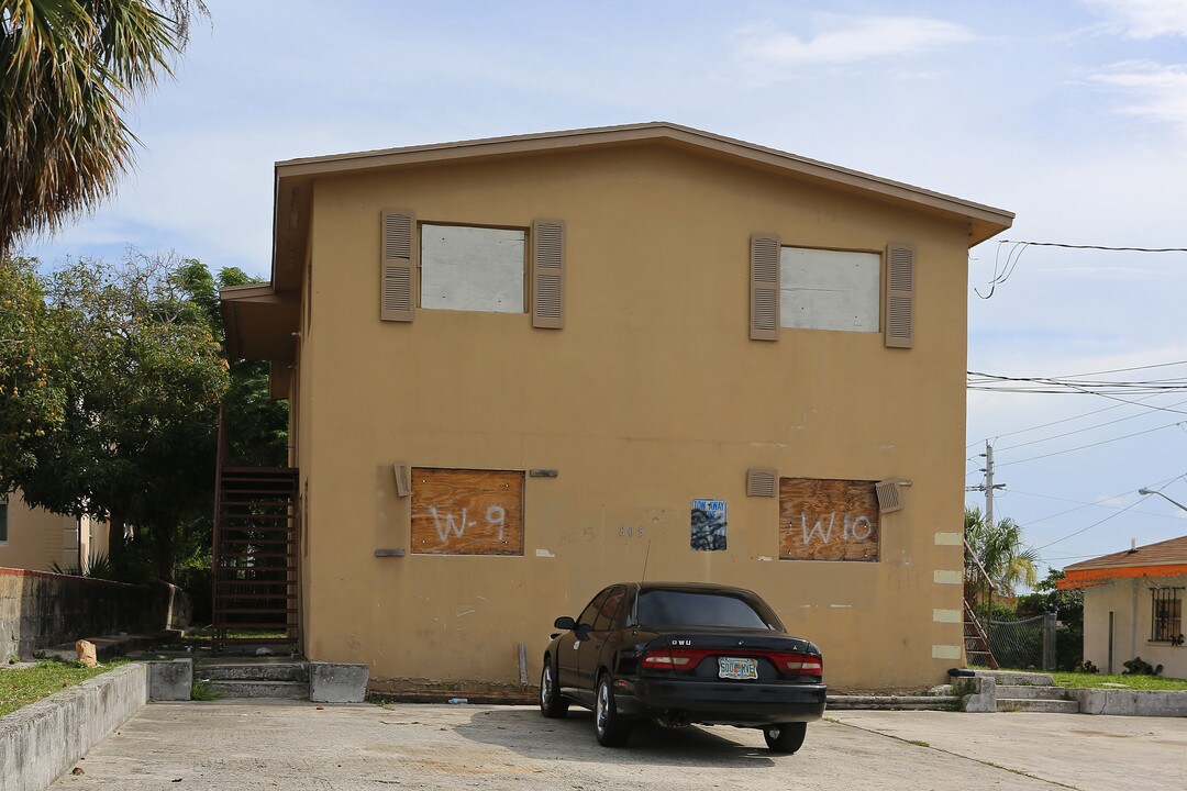 805 19th St in West Palm Beach, FL - Building Photo