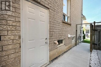 3148 Velmar Dr in Mississauga, ON - Building Photo - Building Photo