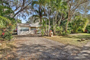 5111 SW 73rd Terrace in Miami, FL - Building Photo