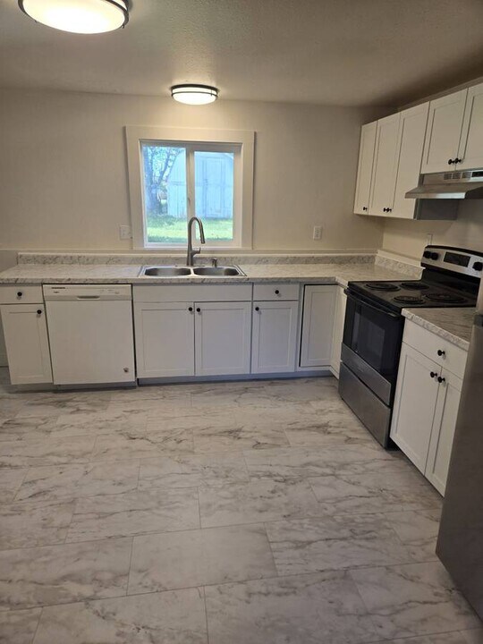 705 Colorado St, Unit B in Belgrade, MT - Building Photo