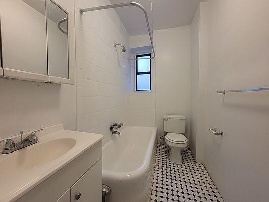 2585 Grand Concourse in Bronx, NY - Building Photo - Building Photo