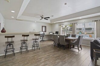 Phoenix in El Paso, TX - Foto de edificio - Building Photo