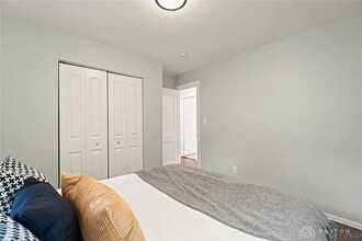 1329 Shaftesbury Rd in Dayton, OH - Building Photo - Building Photo